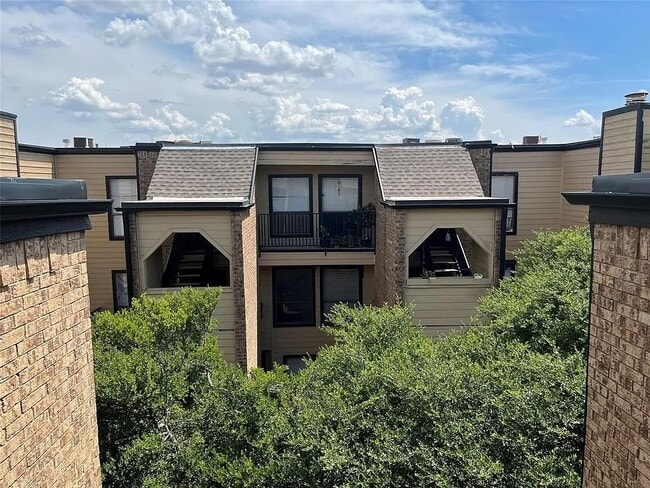 Building Photo - 3022 Forest Ln