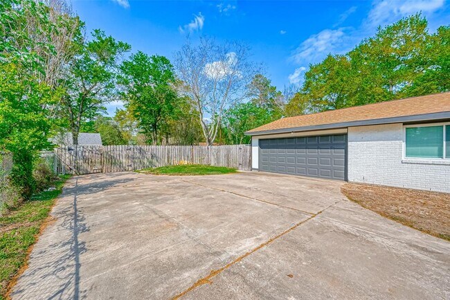 Foto del edificio - 9942 Briarwild Ln