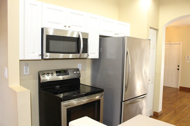 Building Photo - 863 NW 170th Ter