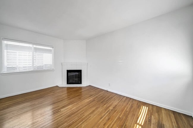 Living Room - 440 Longfellow Ave