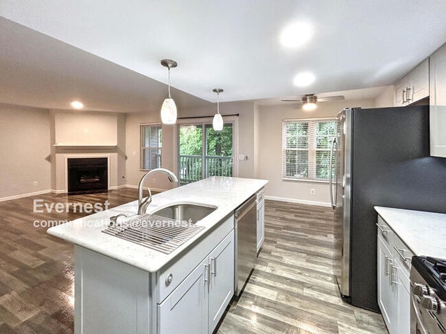 Building Photo - 2016 Henderson Cir