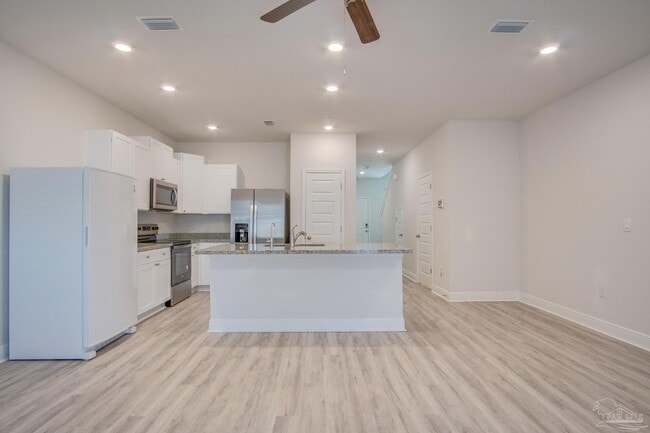 Building Photo - 8686 Meadow Flower Ln