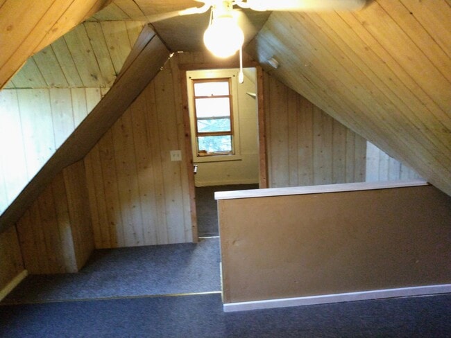 VISTA DEL VESTIDOR - 1324 M St NE