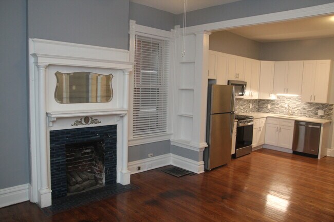 Building Photo - 7422 Maple Ave