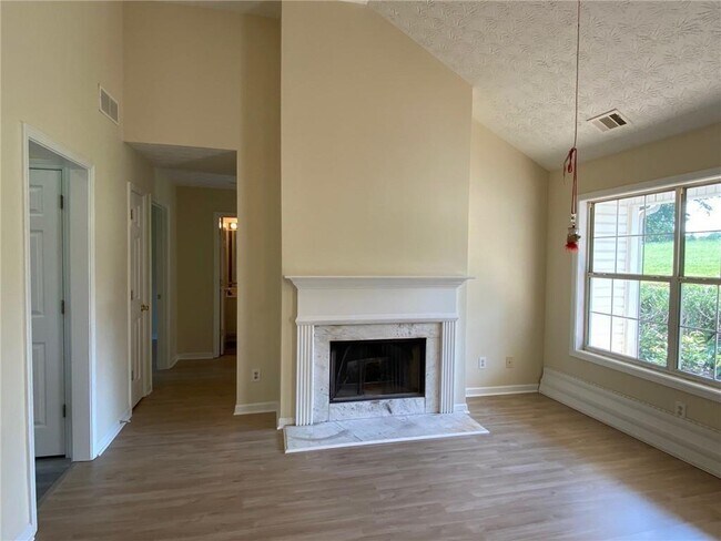Building Photo - 219 Meadowlark Way