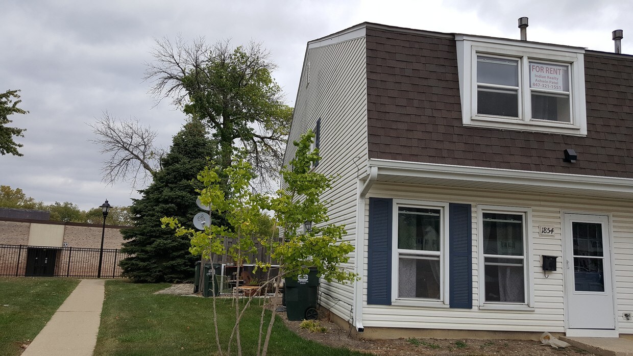 Foto principal - 1854 Jamestown Cir
