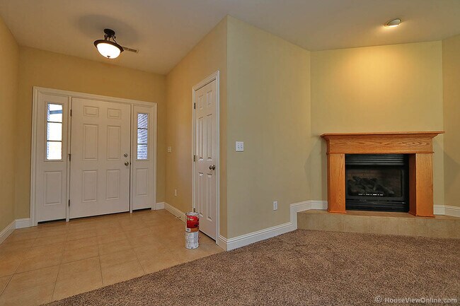 Building Photo - Greenwood Circle 4633/4635