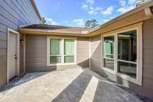 Building Photo - 12402 Amado Dr