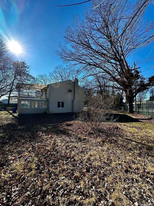 Building Photo - 283 Commack Rd