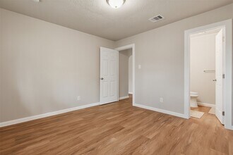 Building Photo - 4767 Beechaven St