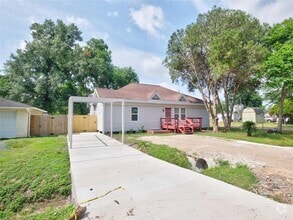 Building Photo - 2703 Areba St