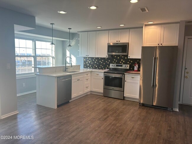 Building Photo - 434 Beachway Ave