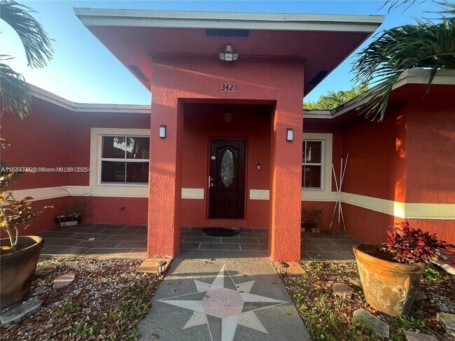 Foto del edificio - 3421 SW 12th Ct