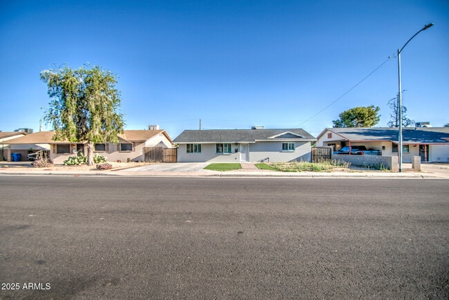 Foto del edificio - 3729 W Butler Dr