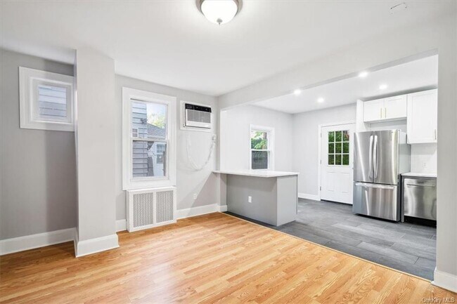Foto del edificio - 360 Warburton Ave