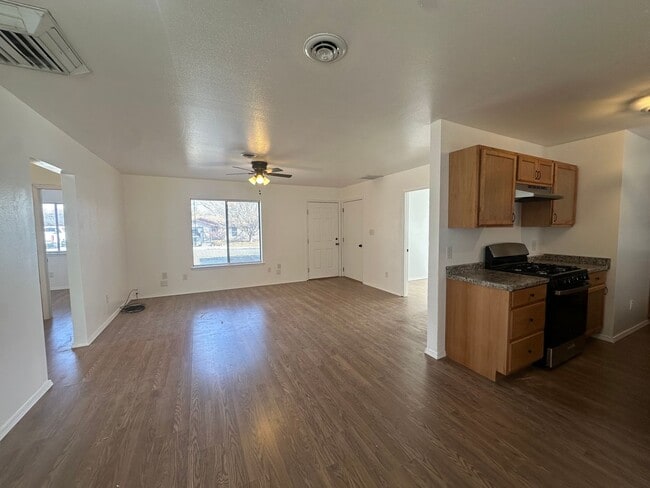 Building Photo - 3 Bedroom 1 Bathroom house for rent in Bloomfield