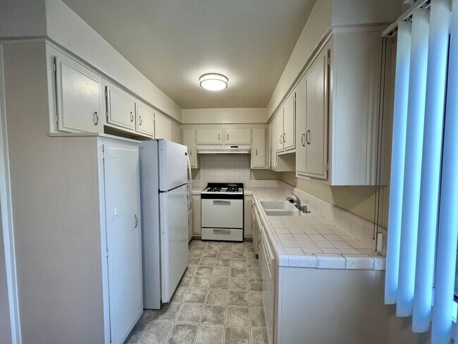 Building Photo - 3510 Clarington Ave