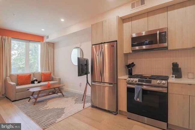 Building Photo - 1806 I St NE