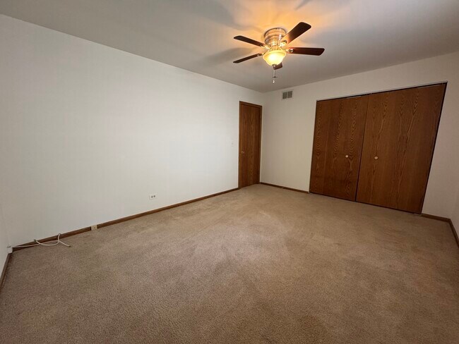 Building Photo - 26235 N Acorn Ln