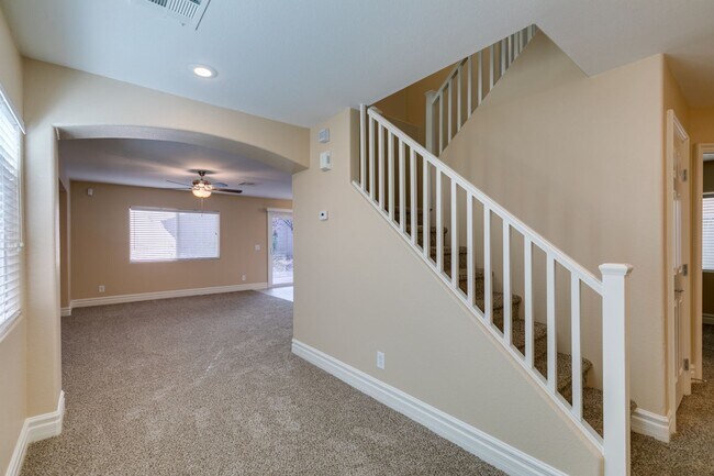Building Photo - GORGEOUS 4 BEDROOM HOME WITH TONS OF UPGRA...