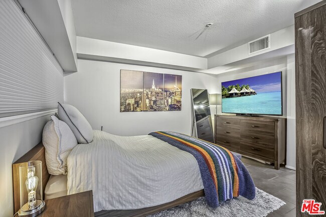 Foto del edificio - 7320 Hawthorn Ave