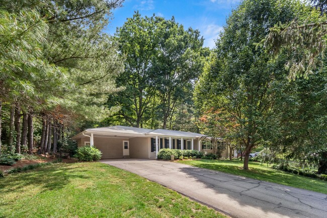 Foto del edificio - Updated Ranch - Excellent East Asheville L...