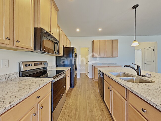 Foto del edificio - 2215 Ambergate Dr