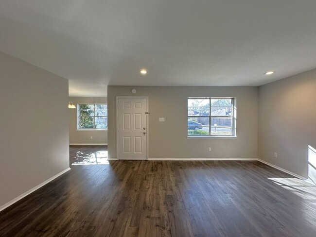 Building Photo - Tour Today! Newly Updated 3 Bedroom 2 Bath...