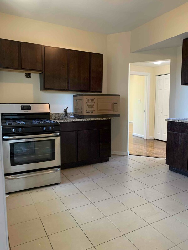 Foto del edificio - 7219 S Langley Ave