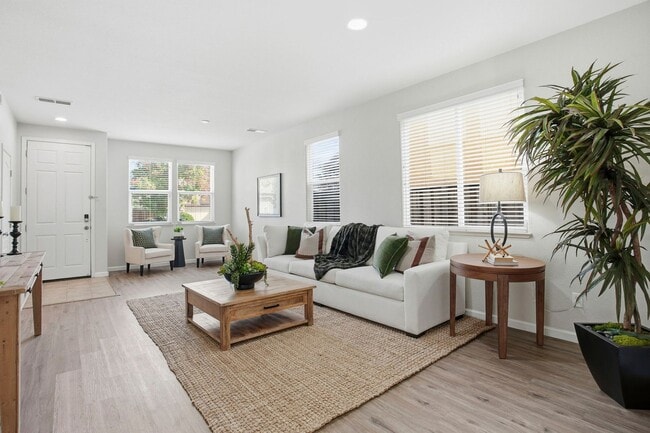 Photo - SPACIOUS & CLEAN 2 STORY, 4 BEDROOM, 2.5 BATH IN NATOMAS House