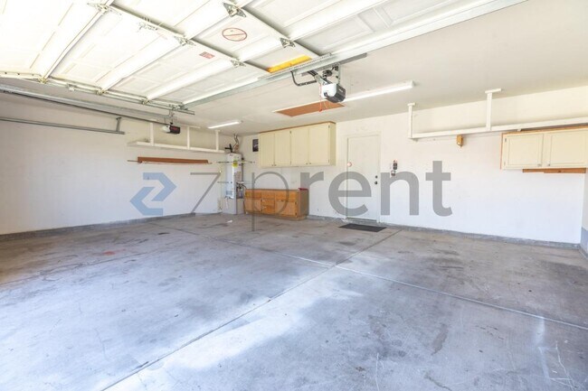 Building Photo - Unit