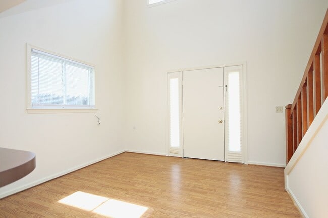 Photo - Student-Friendly Home, Minutes From The Da...