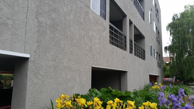 Building Photo - 207 S 600 E