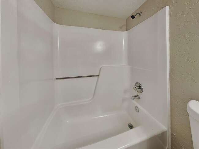 Building Photo - 7323 Silver Star Dr