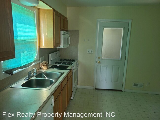 Building Photo - 2 br, 1 bath House - 5623 ACRES