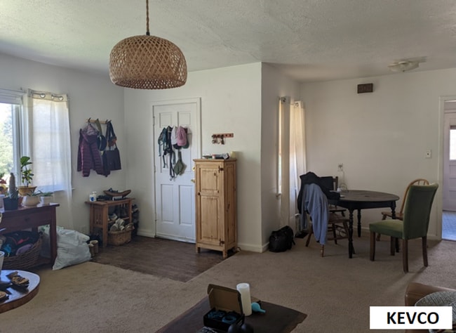 Building Photo - Cute Cottage with Private Courtyard + Walk...