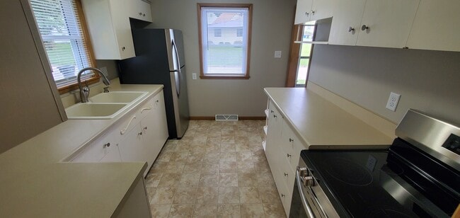 Building Photo - 2803 Seely Ave SE