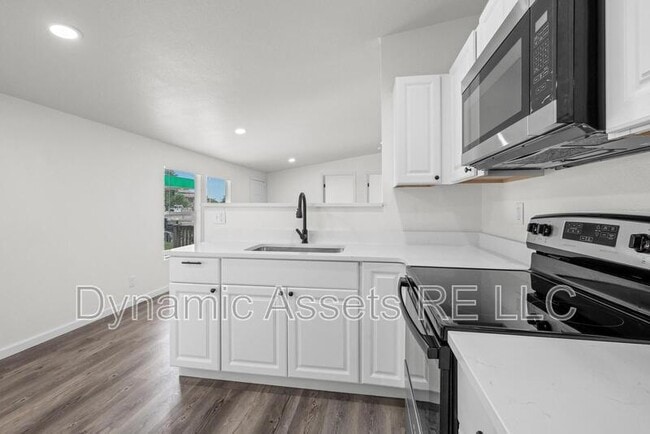 Building Photo - 403 N Walnut St