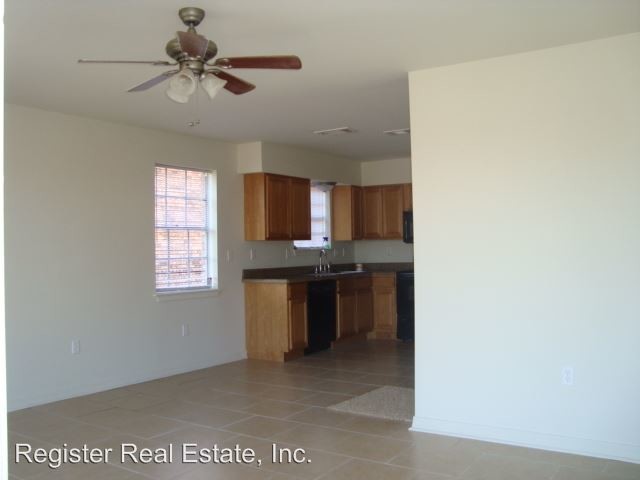 Building Photo - 8528 Deerfield Dr