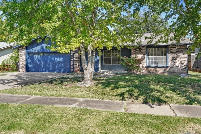 Building Photo - 412 W Austin St