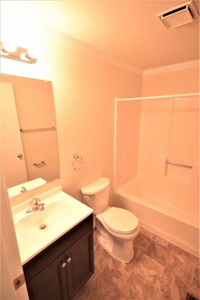 Building Photo - Lovettesville Apartment For Rent