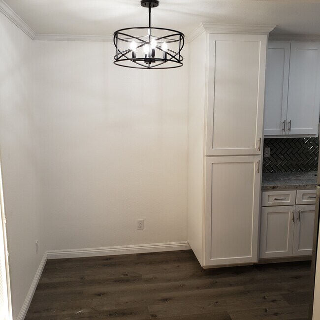 Dining Rm - 215 E Orchard St
