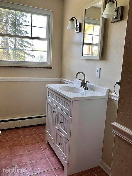 Foto del edificio - 5 br, 2 bath House - 103 North Street