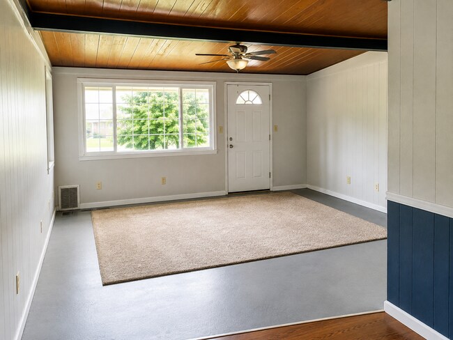 Foto del edificio - 667 N Sandy Hook Rd
