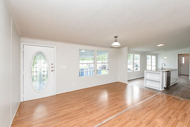 Building Photo - Double wide and magnificent Mobile Home in...
