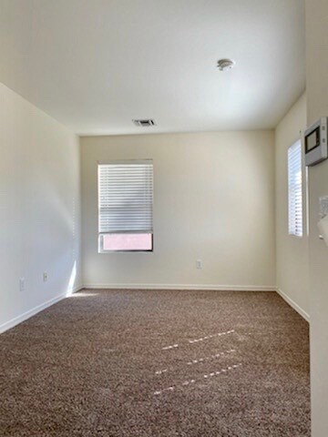 Foto del edificio - HOUSE FOR RENT