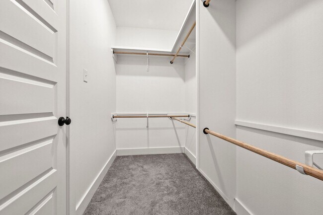 Foto del edificio - 4 bedroom, 2 bath home in the heart of Cen...