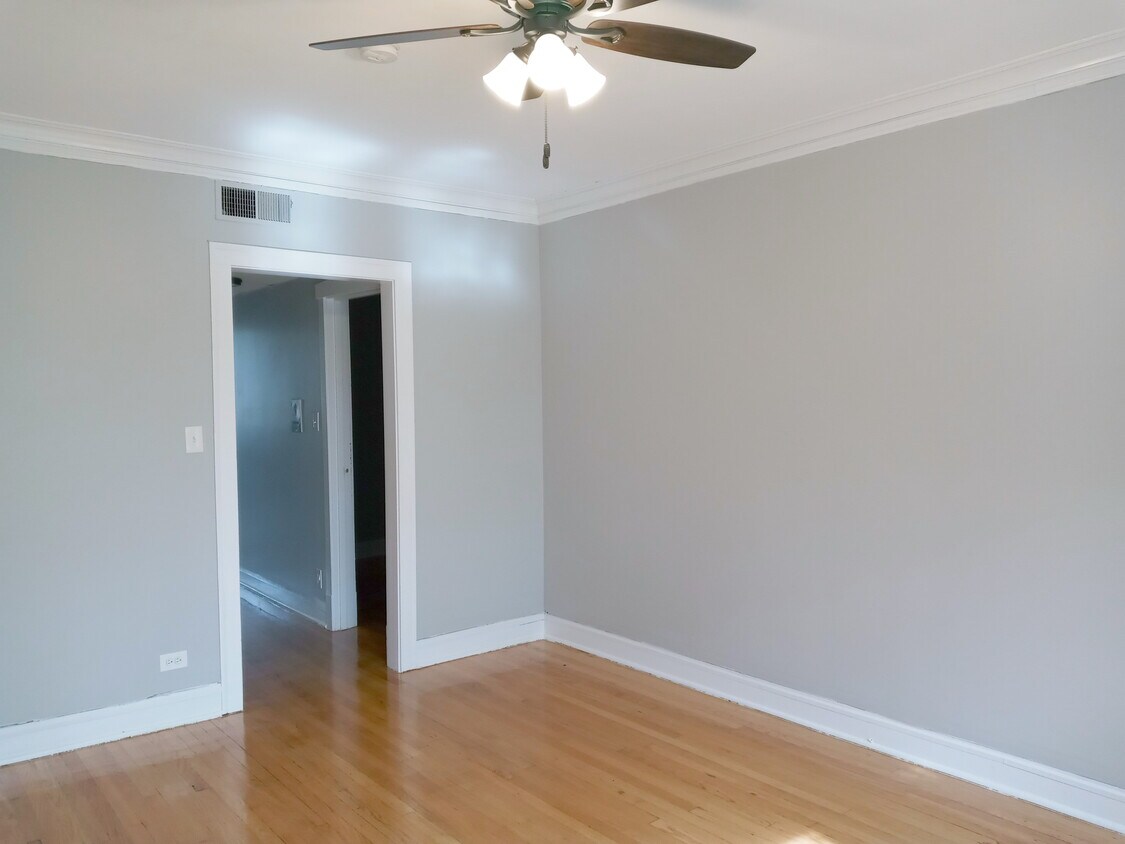 Primary Photo - 2408 W 66th St