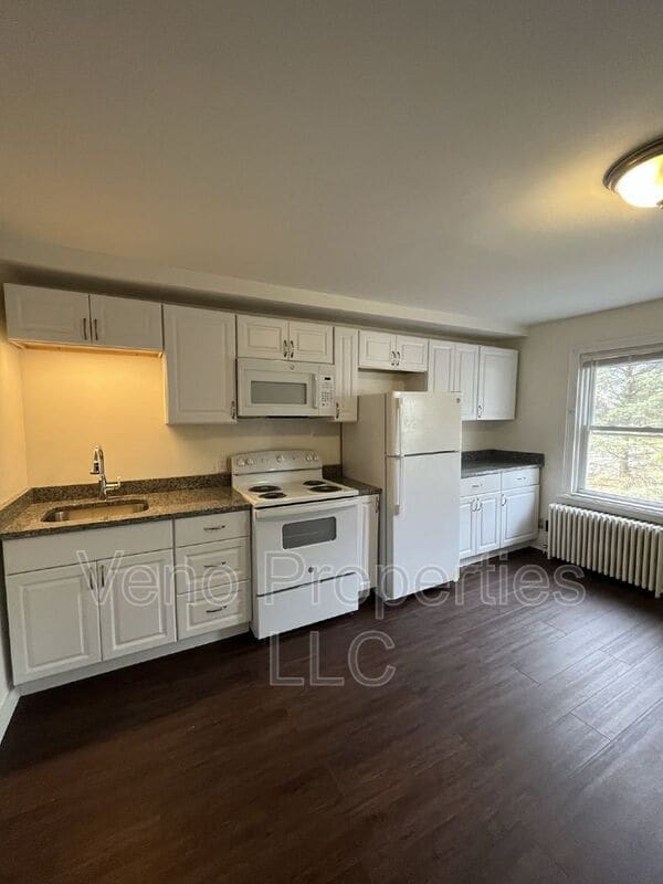 Foto del edificio - 32 Russell Rd