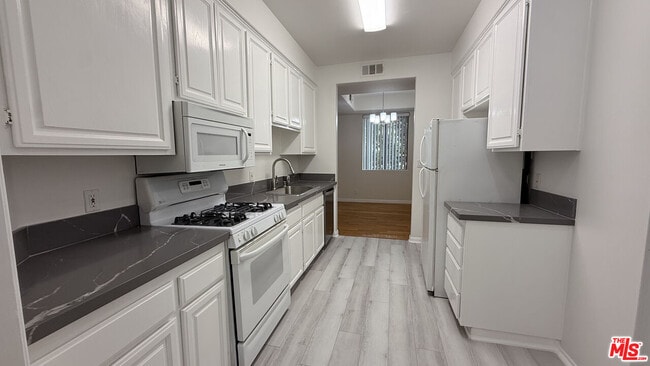 Foto del edificio - 910 S Bedford St